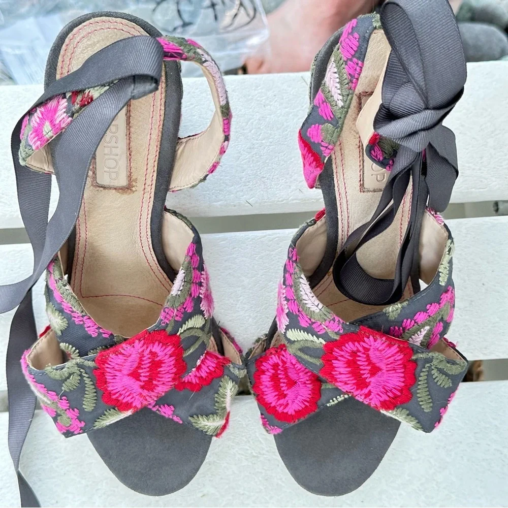 Topshop Reena embroidered gray & pink sandals w/ankle ties - size 39 (8.5)